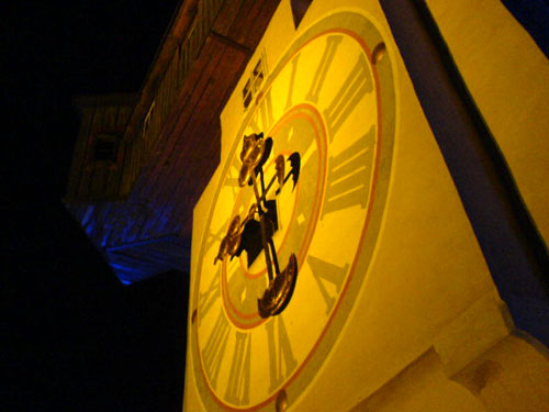 Grazer Uhrturm bei Nacht (Minuten und Stundenzeiger sind "vertauscht"!)