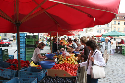 Reges Treiben am Marktplatz