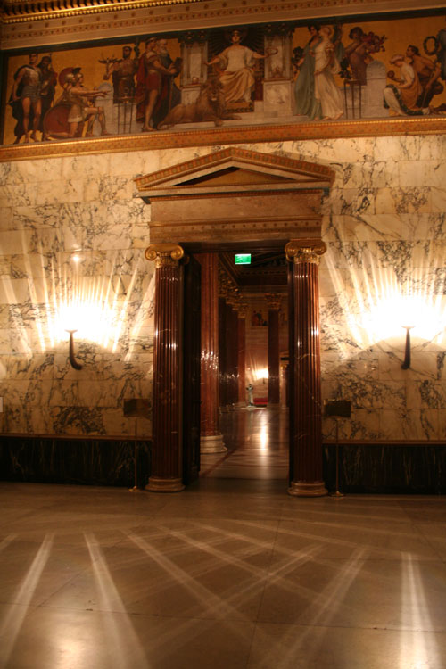 Eingang zur Säulenhalle