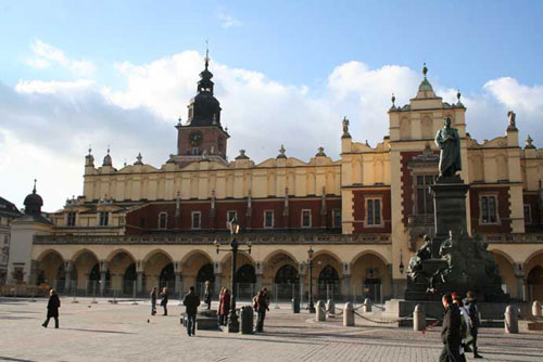 Krakóws famous mainsquare Rynek at daylight