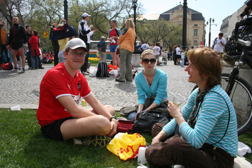 Dominik, Sona and the mother of Diana