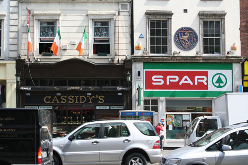 A Spar next to an Irish pub, I feel like home :-)