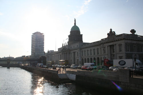 Custom House next to the the river Liffey 