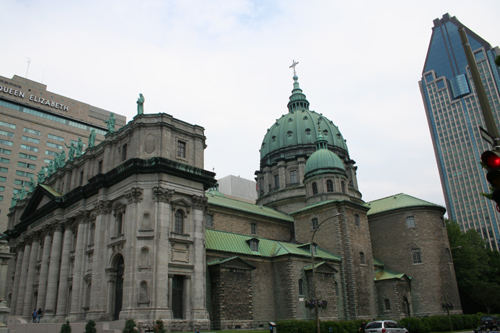 Cathédrale Marie-Reine du Monde