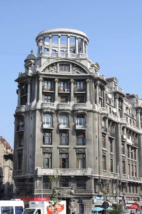 A henge on a building?