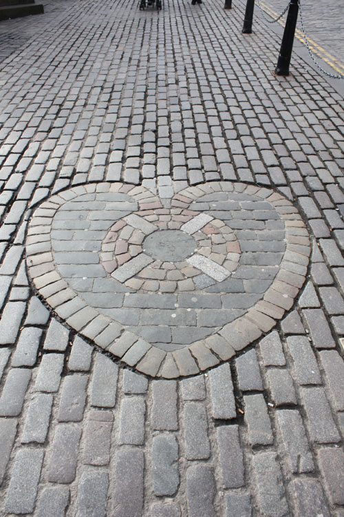 Heart in front of St. Giles-Cathedral, where you have to spit on!