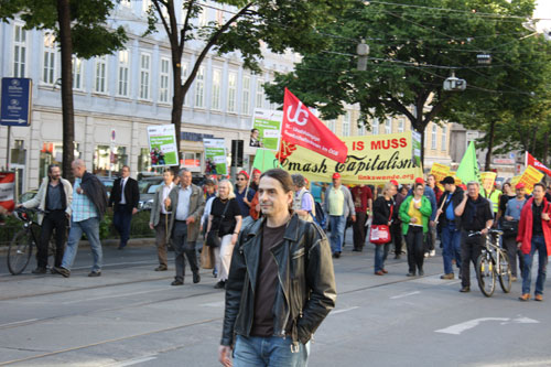 Demonstranten auf der Wiedner Hauptstraße