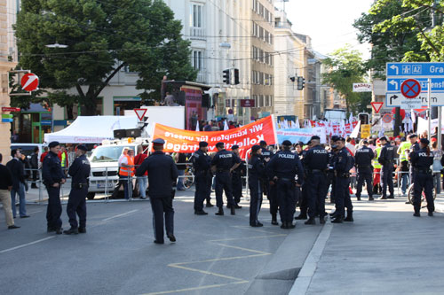 ... die Polizei regielte das Gebiet ab